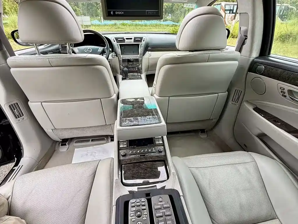 Lexus LS — миниатюра 15