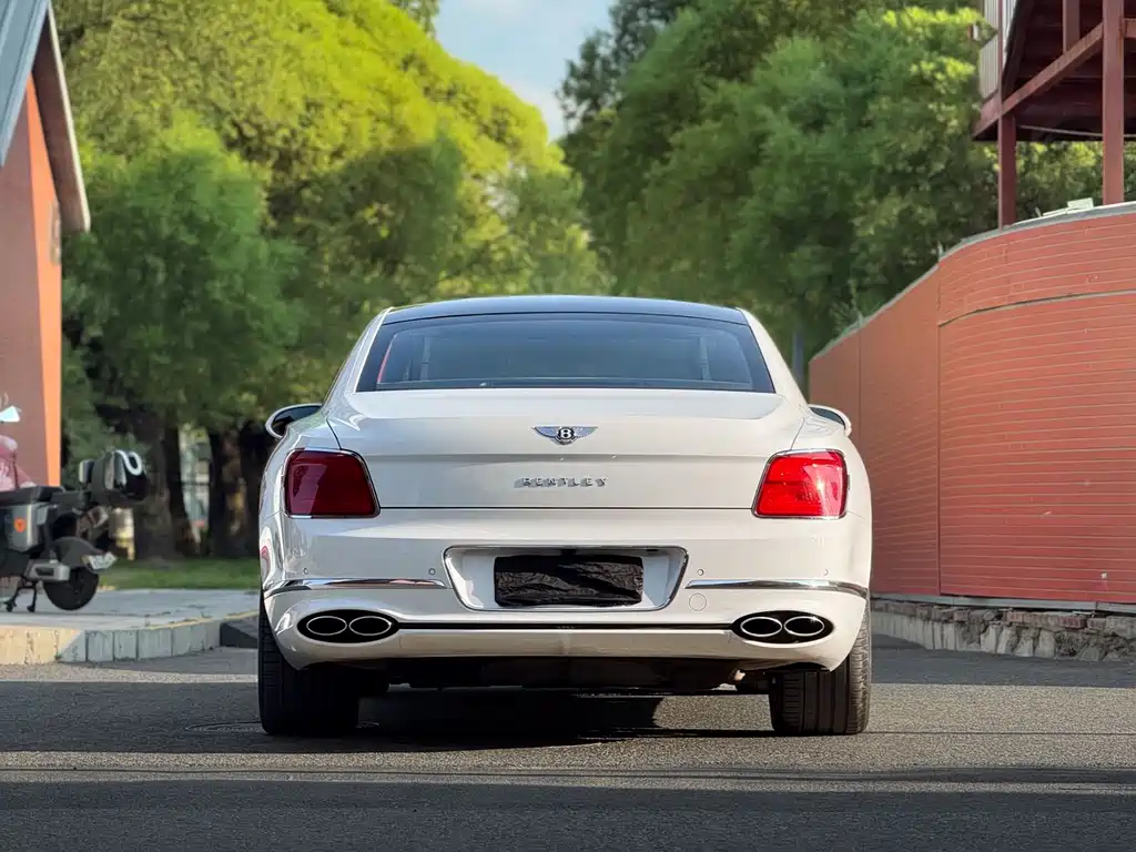 Bentley Flying Spur — миниатюра 17