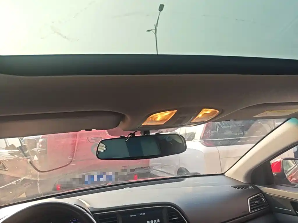 Hyundai Elantra — миниатюра 18