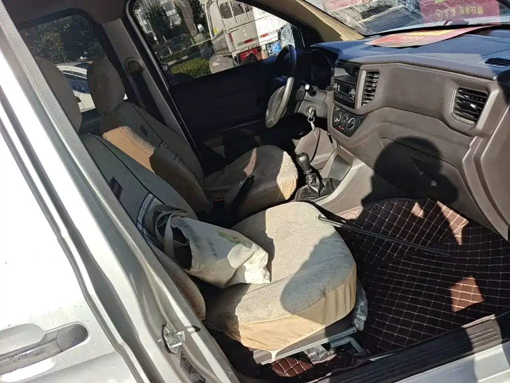 Wuling Hongguang V — миниатюра 25