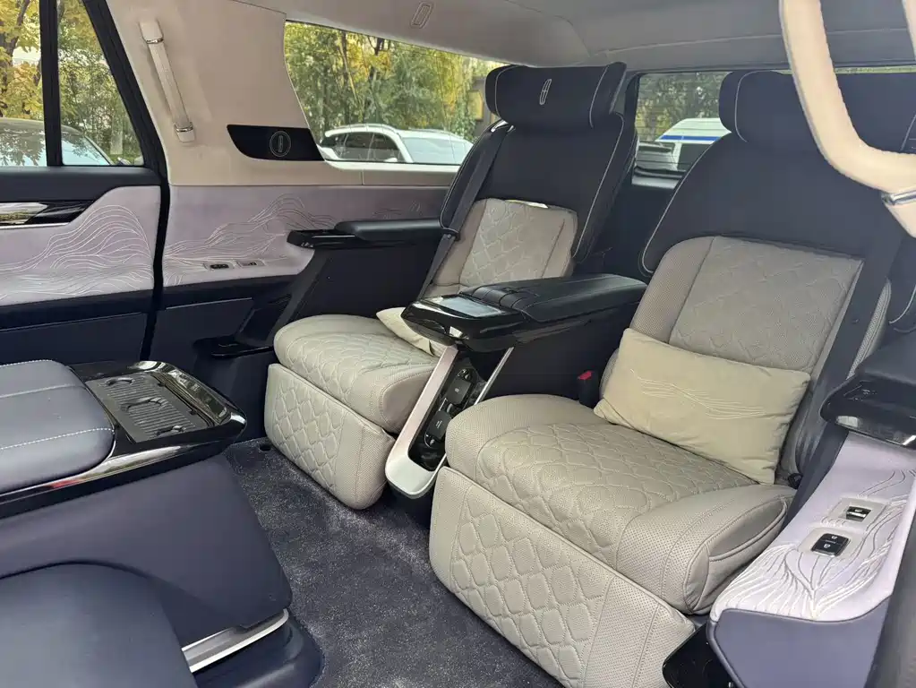 Lincoln Navigator One — миниатюра 6