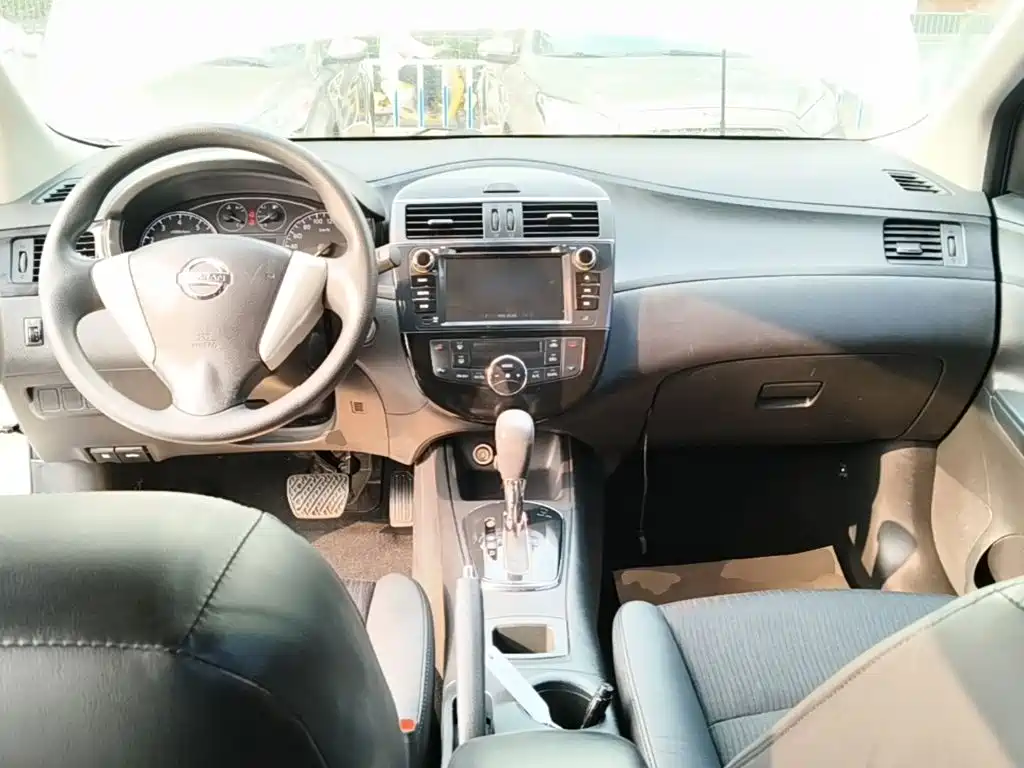 Nissan Tiida — миниатюра 10