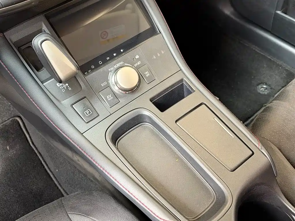 Lexus CT — миниатюра 14