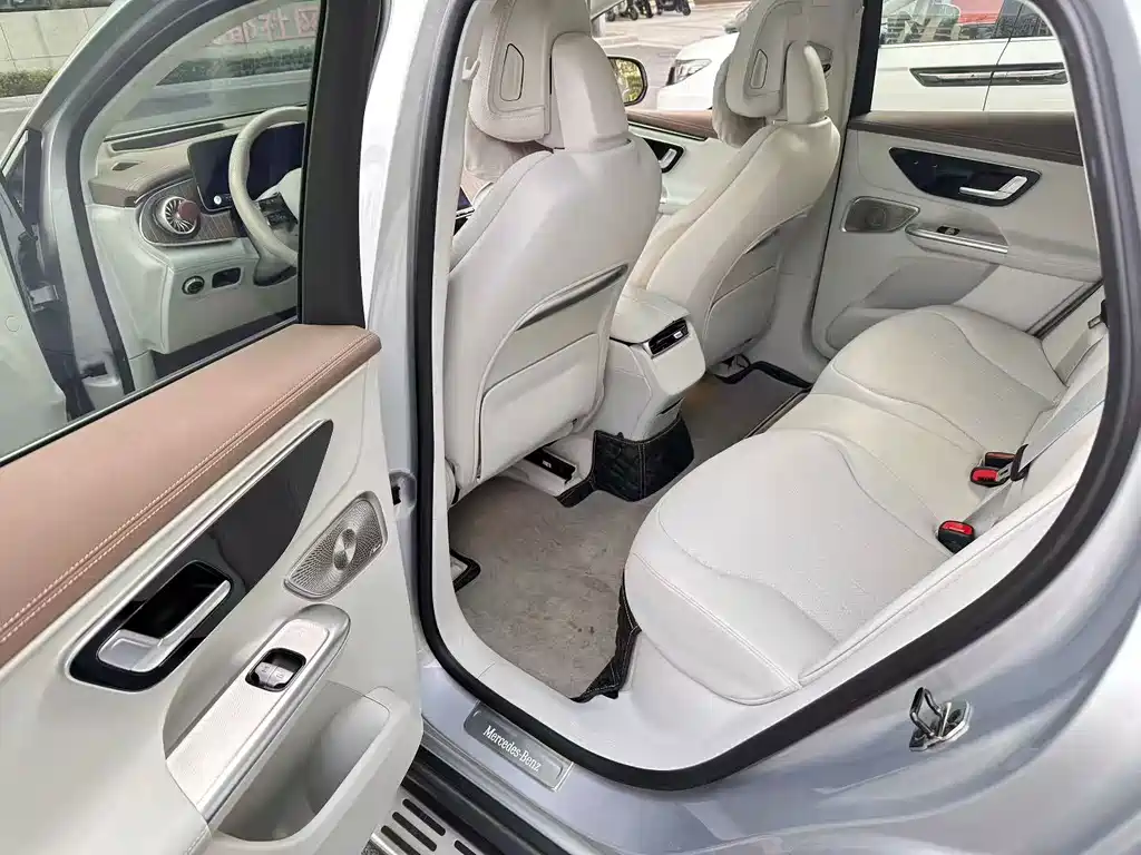 Mercedes-Benz EQE SUV — миниатюра 3