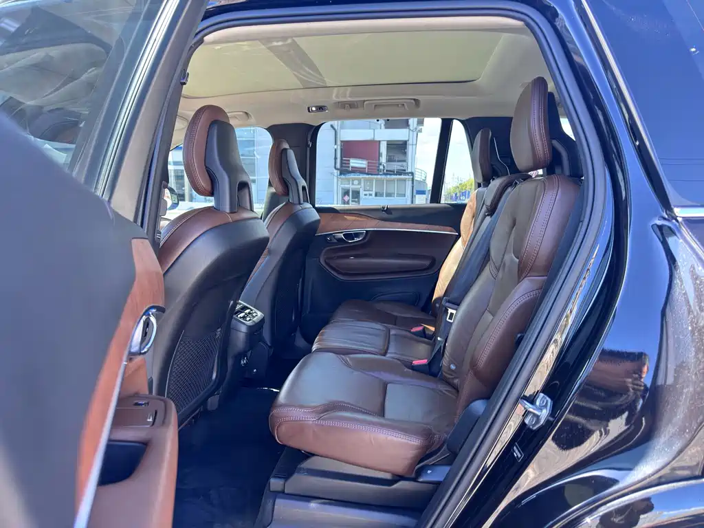 Volvo XC90 — миниатюра 8