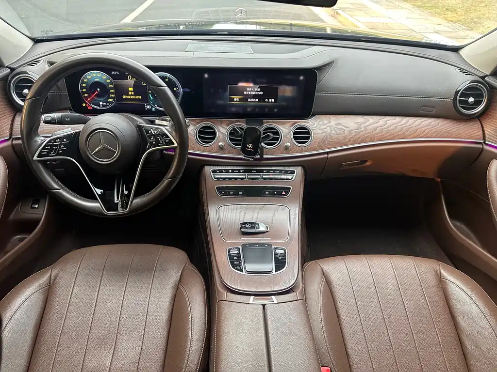 Mercedes-Benz E-Class — миниатюра 6