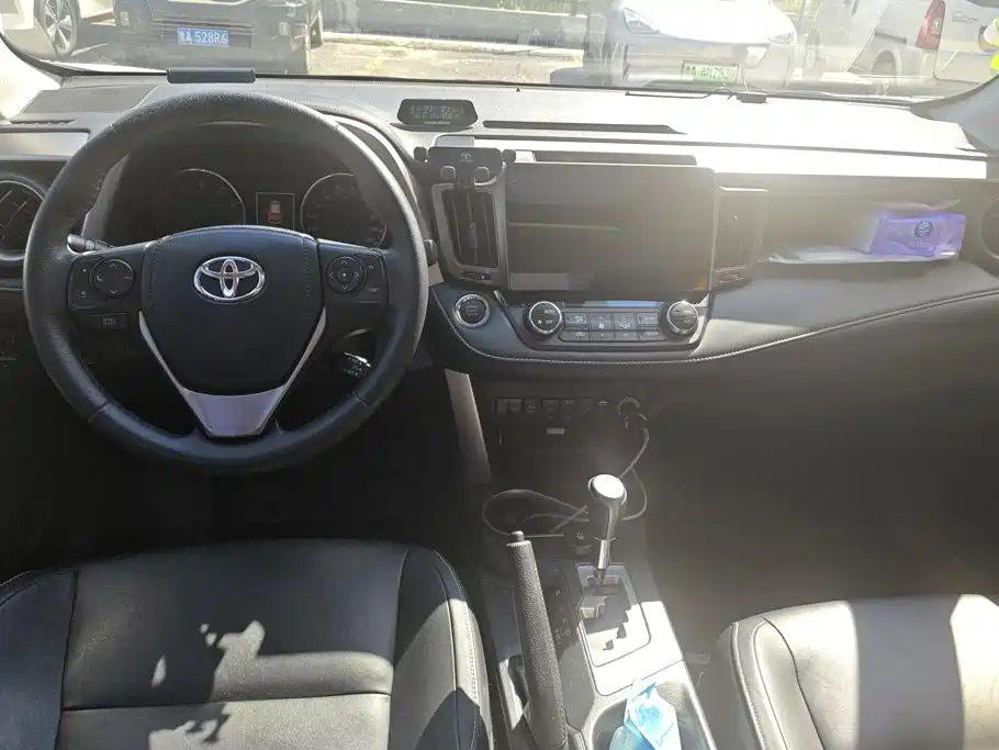 Toyota RAV4 — миниатюра 12