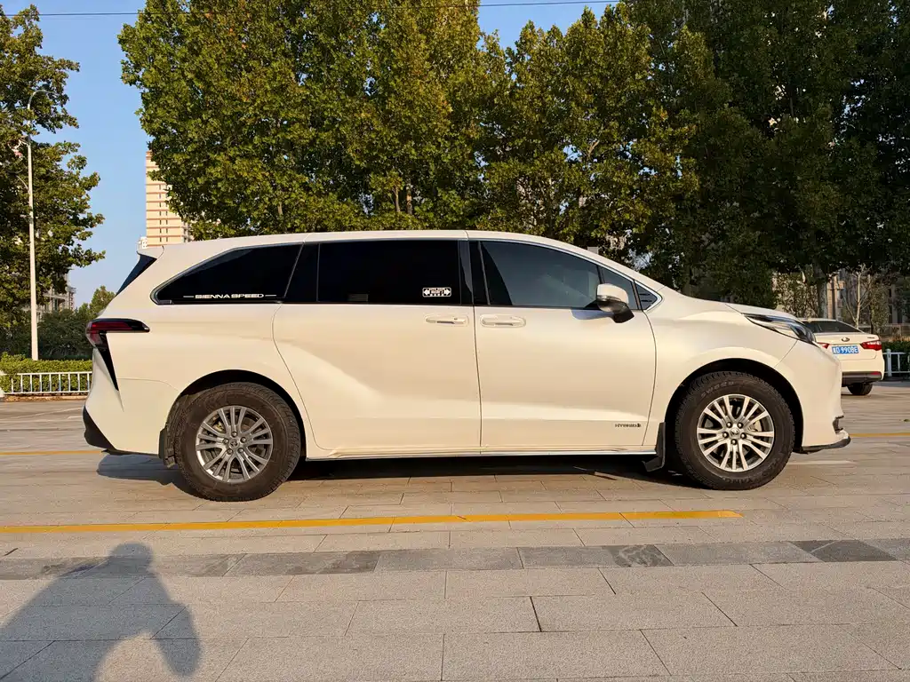 Toyota Sienna — миниатюра 18