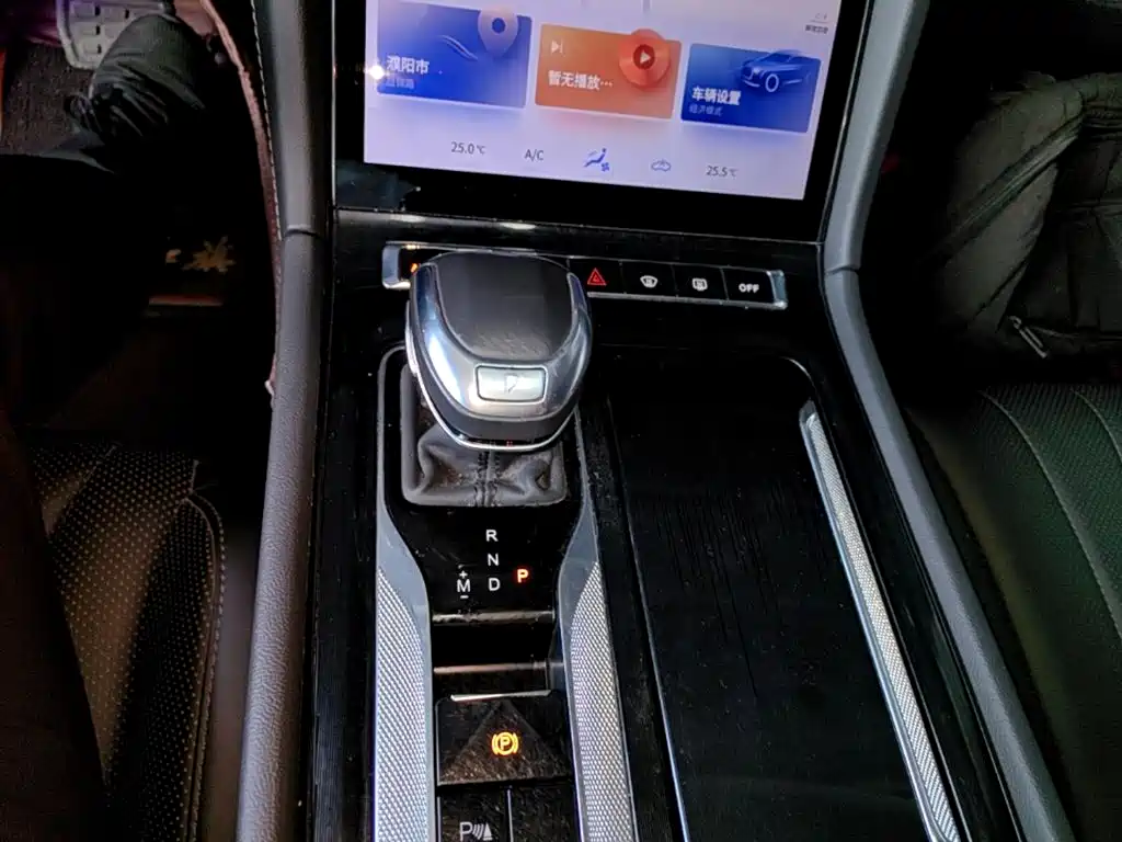 Hongqi Hongqi H5 — миниатюра 14