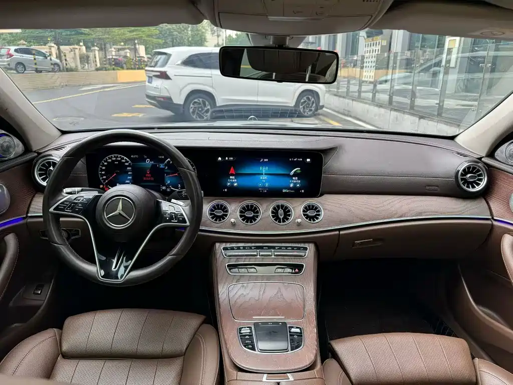 Mercedes-Benz E-Class — миниатюра 6