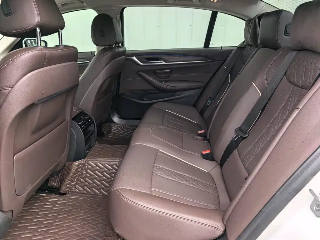 BMW 5 Series — миниатюра 6
