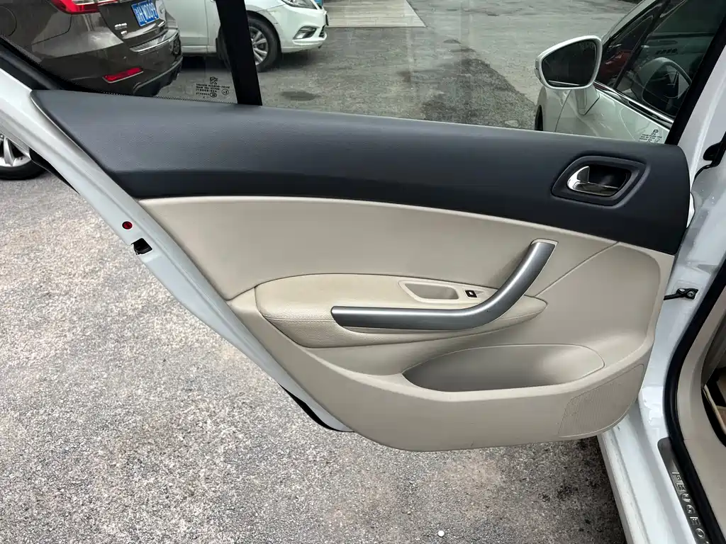 Peugeot 408 — миниатюра 16