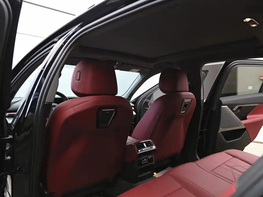 BMW 5 Series — миниатюра 21