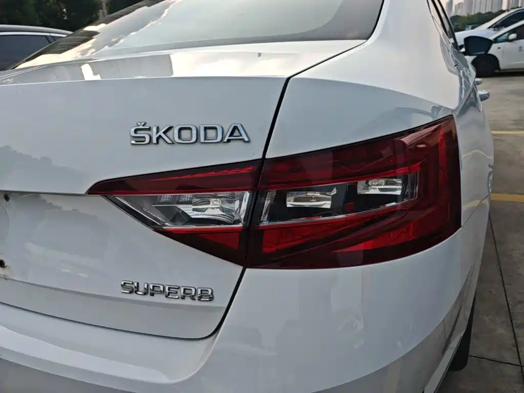 Skoda Superb — миниатюра 8