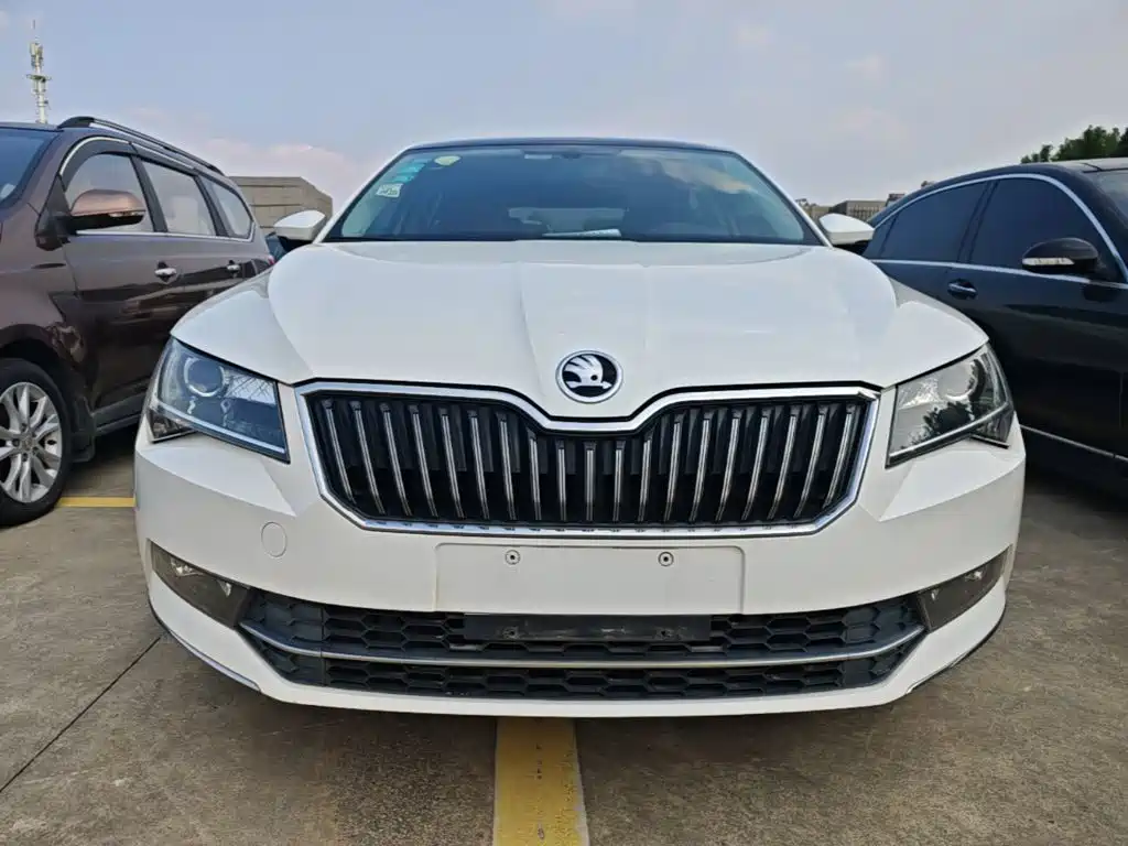 Skoda Superb — миниатюра 3