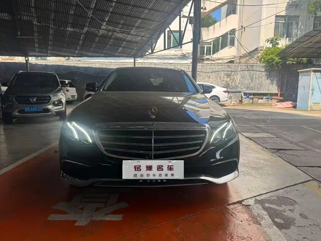 Mercedes-Benz E-Class — миниатюра 2