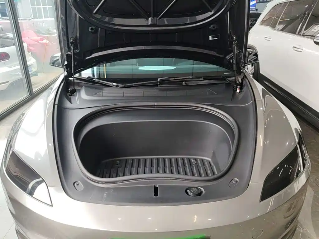 Tesla Model 3 — миниатюра 20