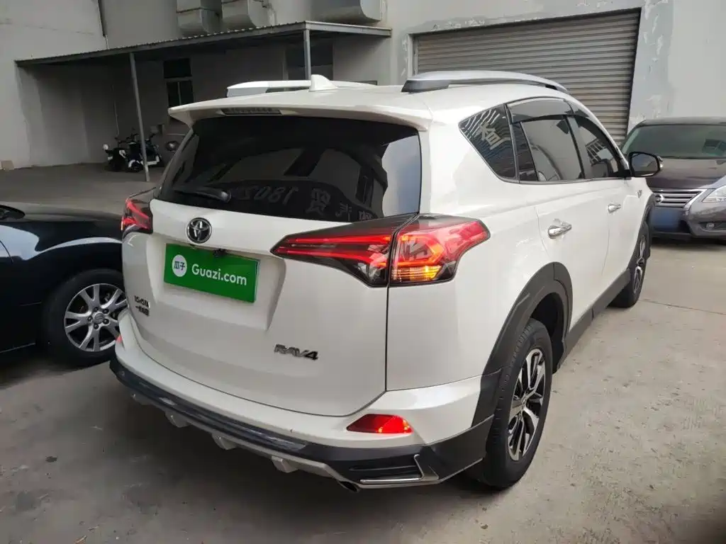 Toyota RAV4 — миниатюра 7