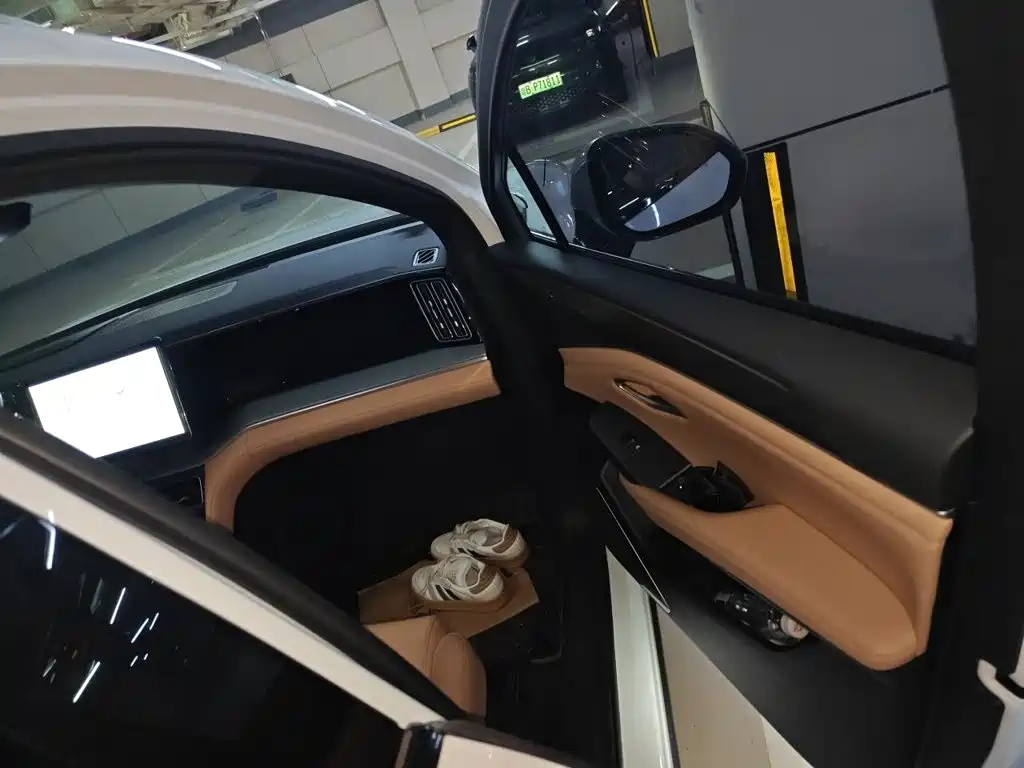BYD L DM-i — миниатюра 18