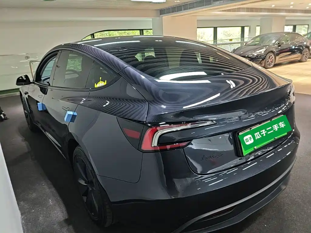 Tesla Model 3 — миниатюра 5