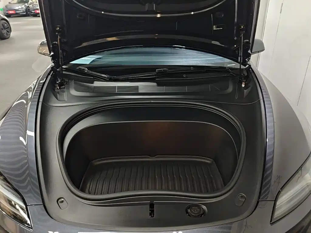 Tesla Model 3 — миниатюра 20