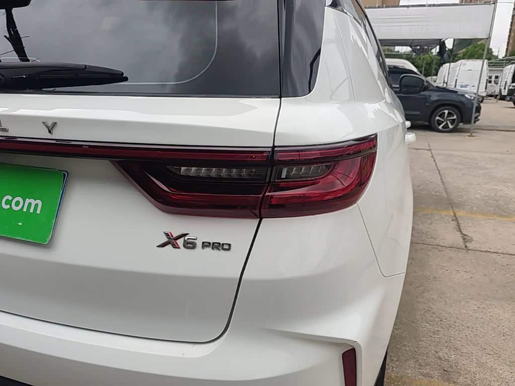 Geely Emgrand X6 1.4 л 2024 г. Белый, пробег 19400 км