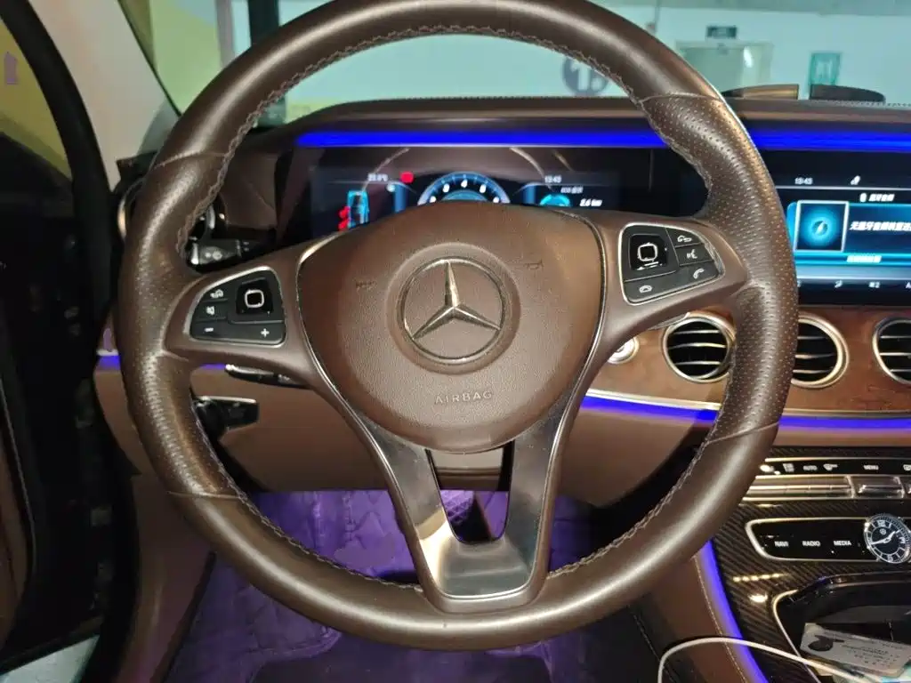 Mercedes-Benz E-Class — миниатюра 11