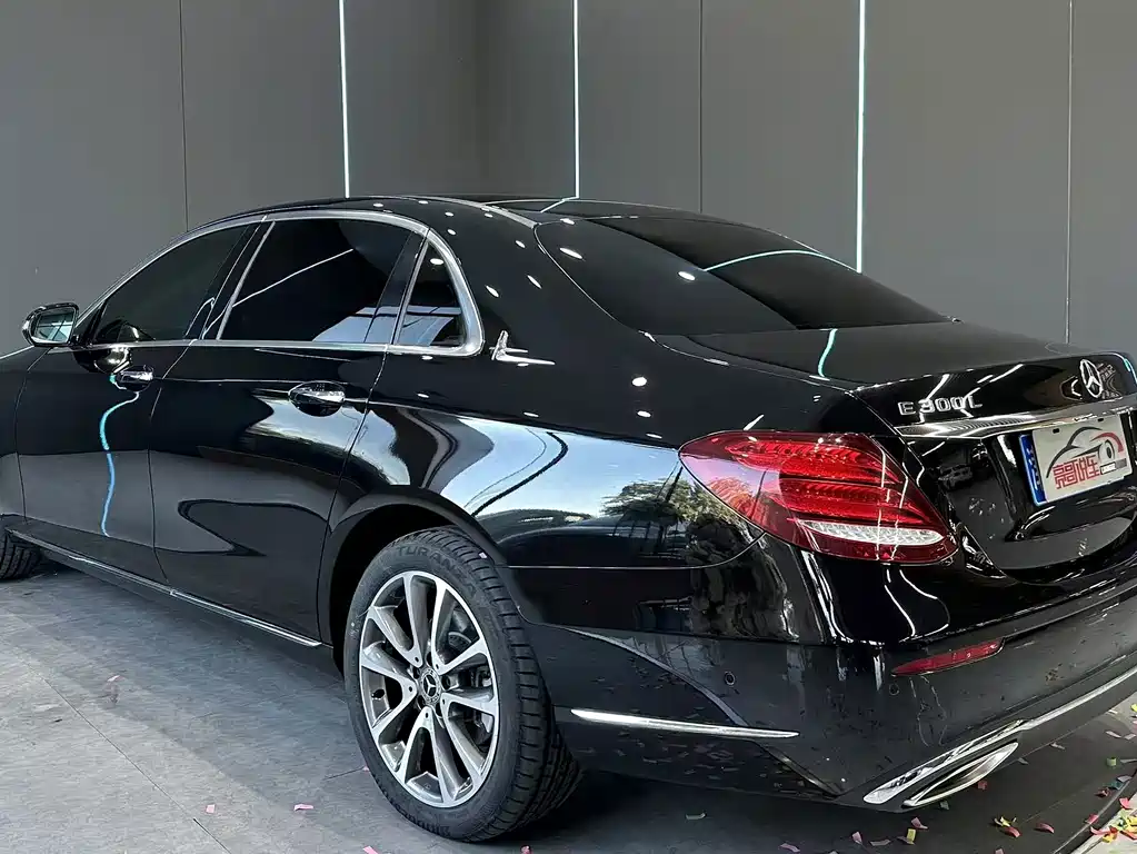 Mercedes-Benz E-Class — миниатюра 8