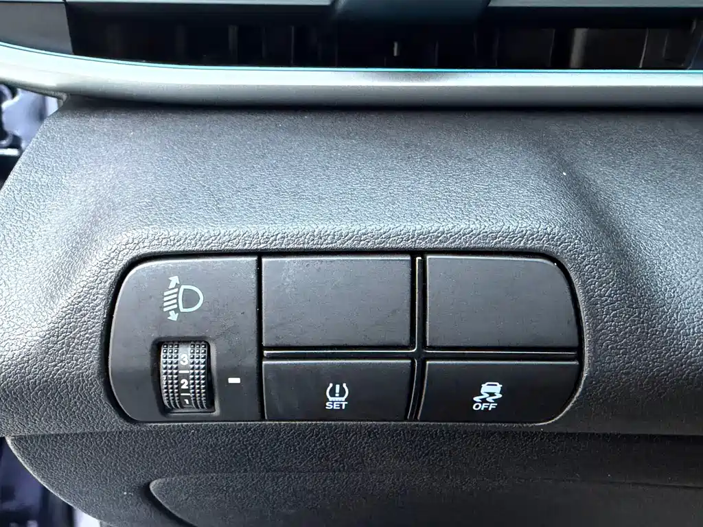 Hyundai Elantra — миниатюра 13