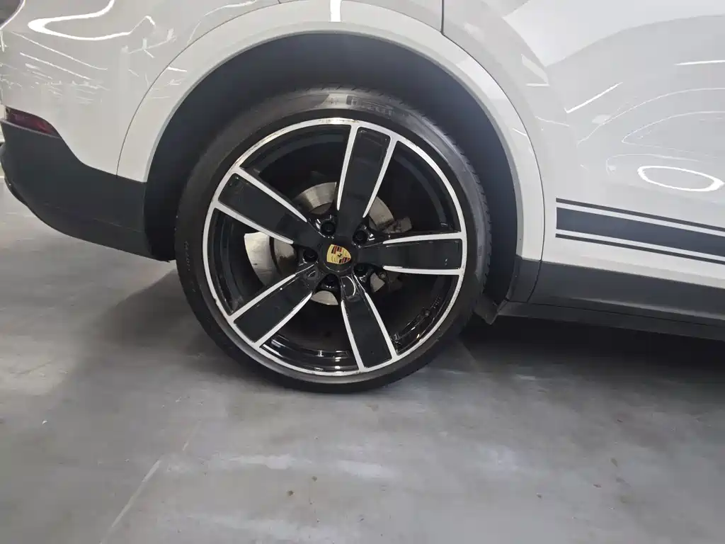 Porsche Cayenne — миниатюра 13