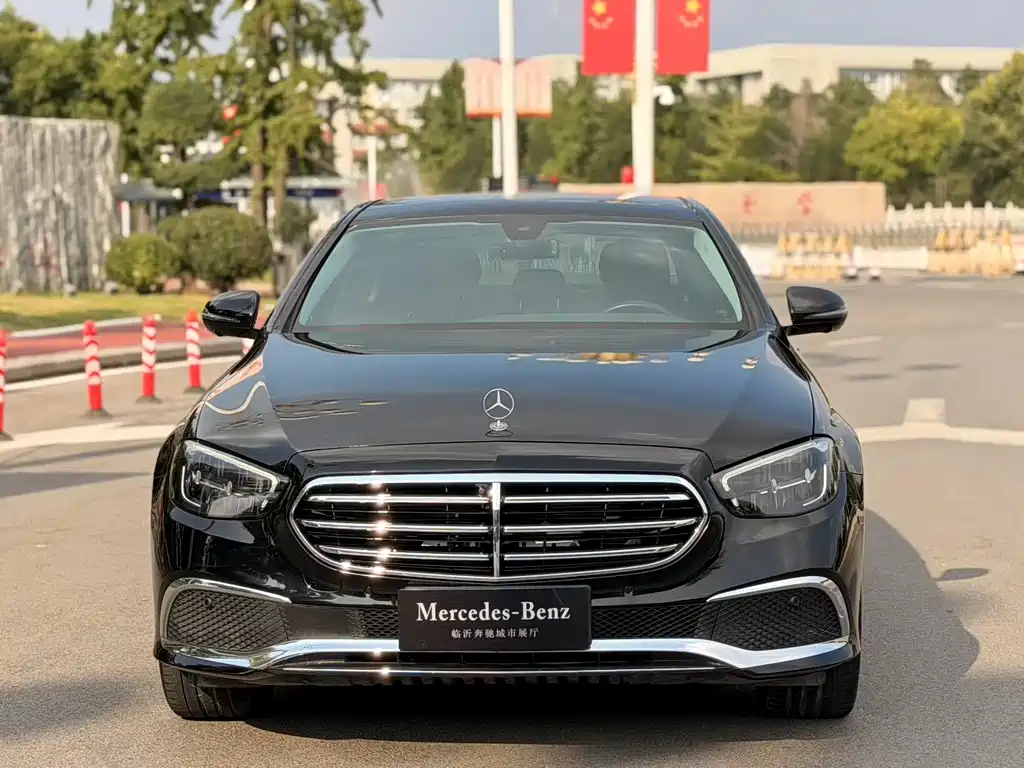 Mercedes-Benz E-Class — миниатюра 2