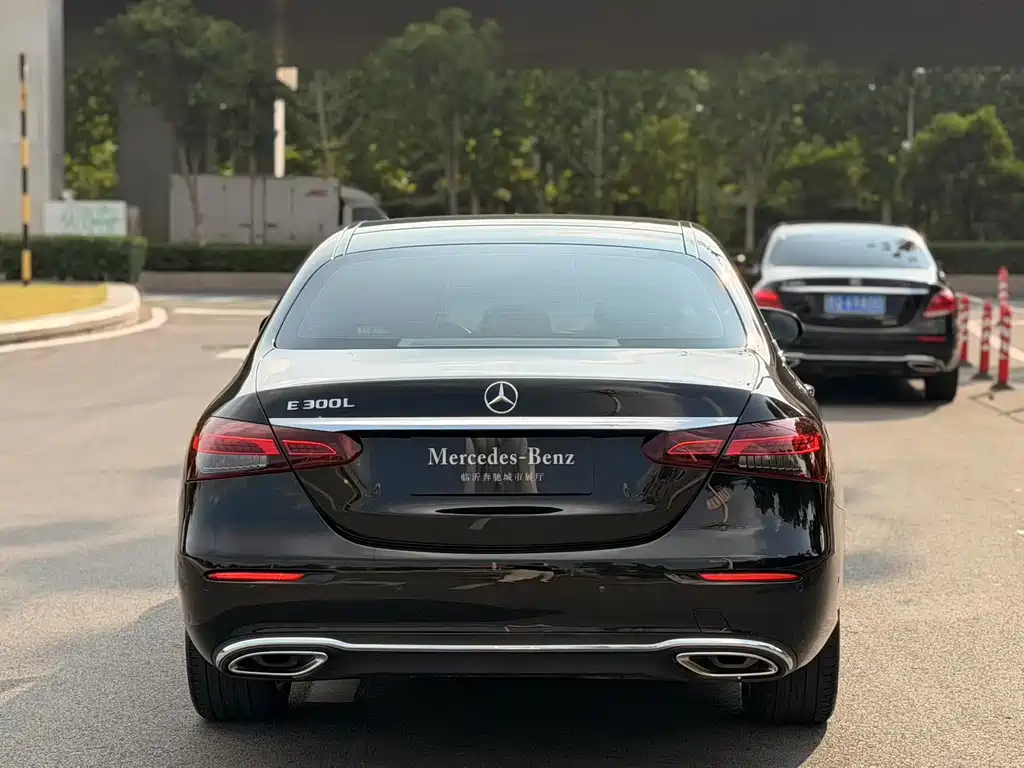 Mercedes-Benz E-Class — миниатюра 5