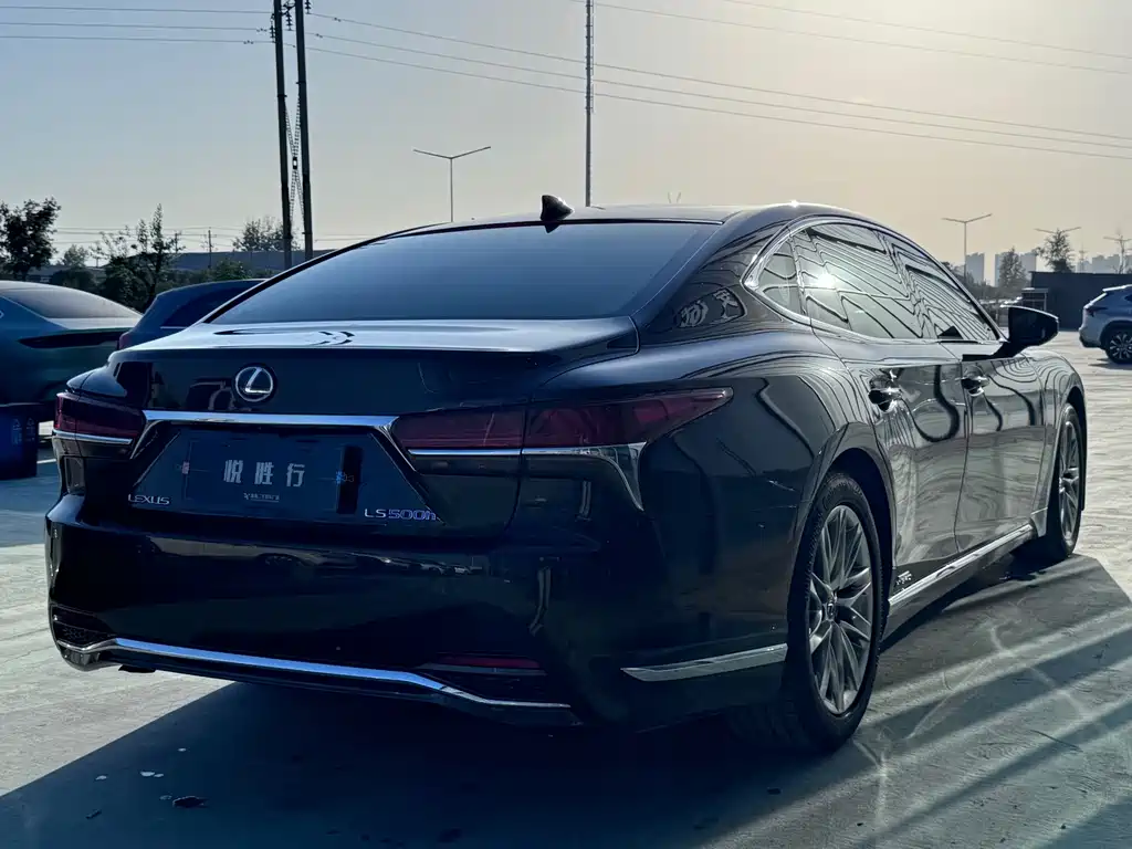 Lexus LS — миниатюра 7