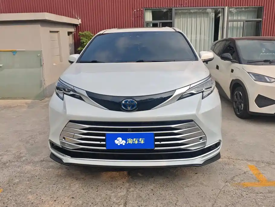 Toyota Sienna — миниатюра 2