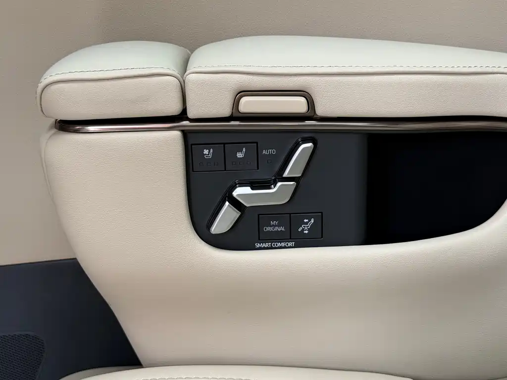 Toyota Alphard — миниатюра 21