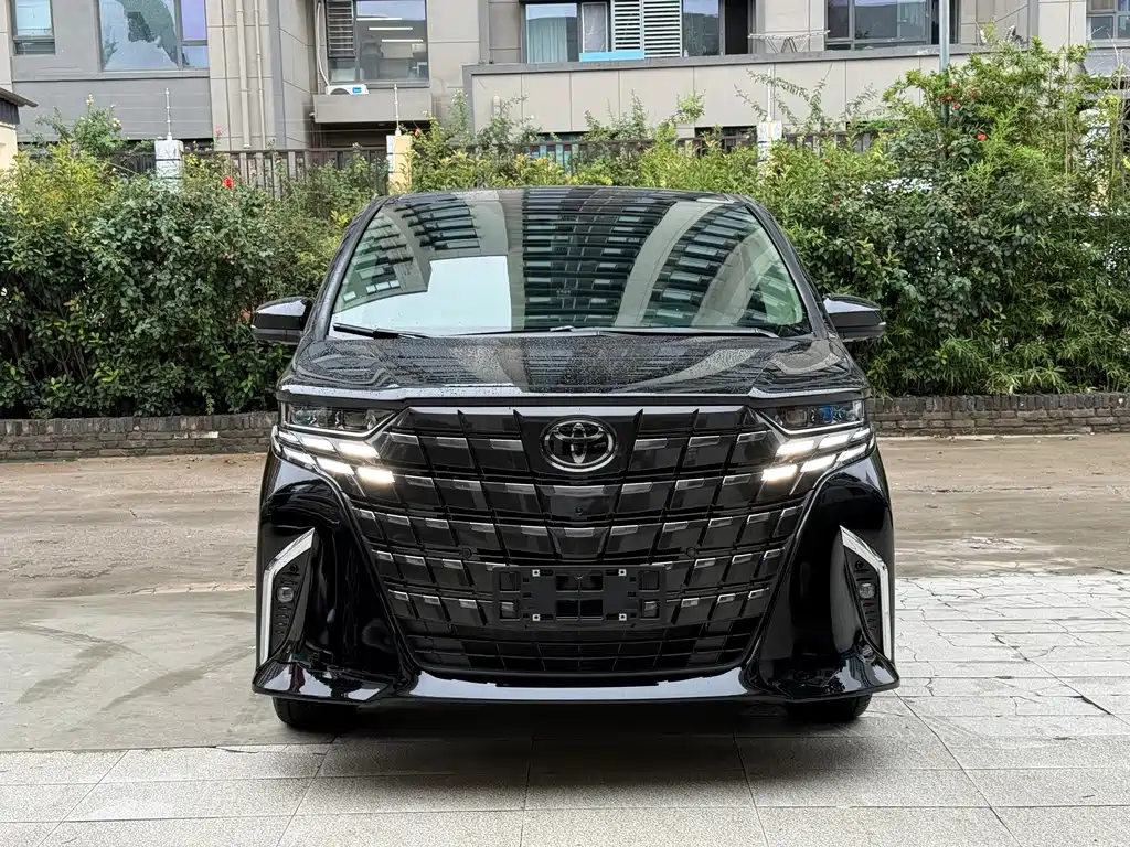 Toyota Alphard — миниатюра 3