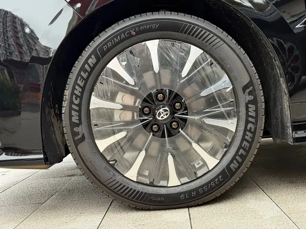 Toyota Alphard — миниатюра 27