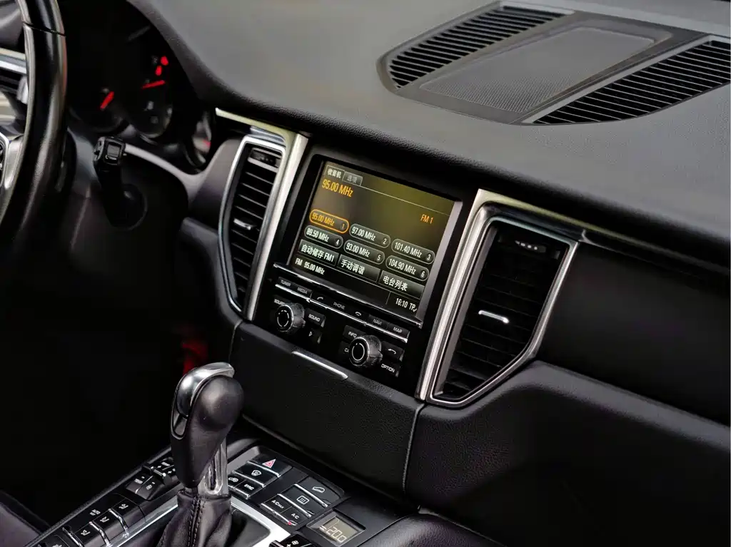 Porsche Macan — миниатюра 19