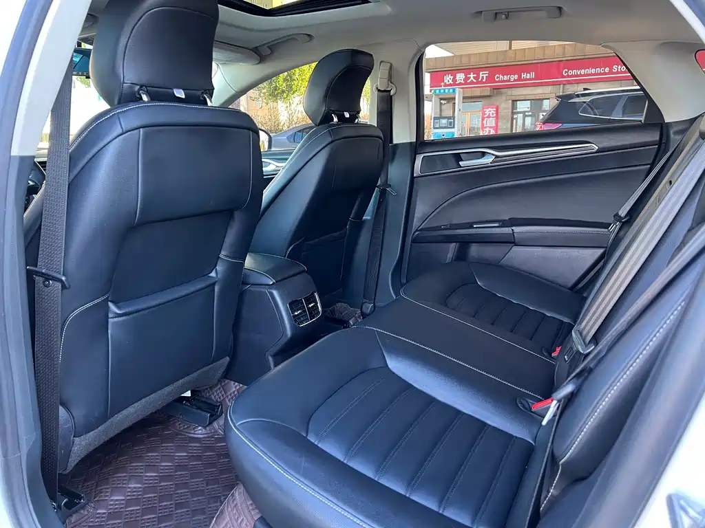 Ford Mondeo — миниатюра 6