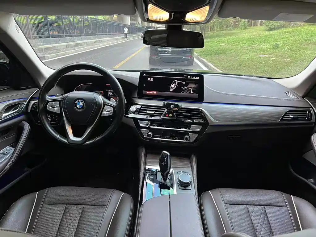 BMW 5 Series — миниатюра 17