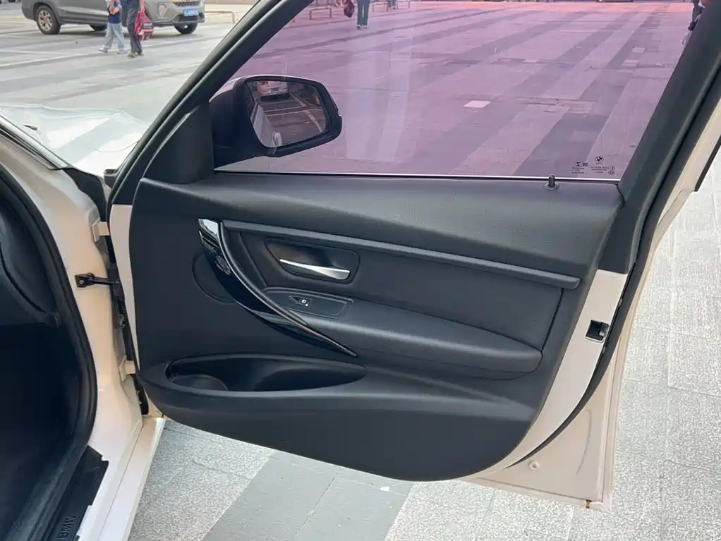BMW 3 Series — миниатюра 17