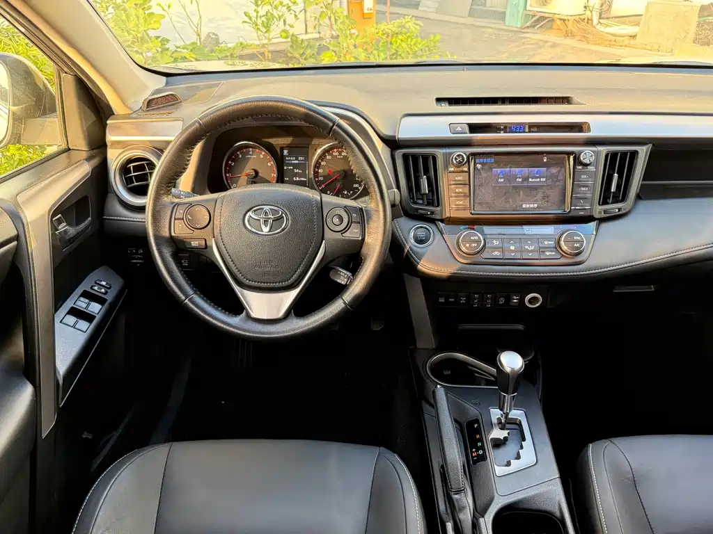 Toyota RAV4 — миниатюра 10