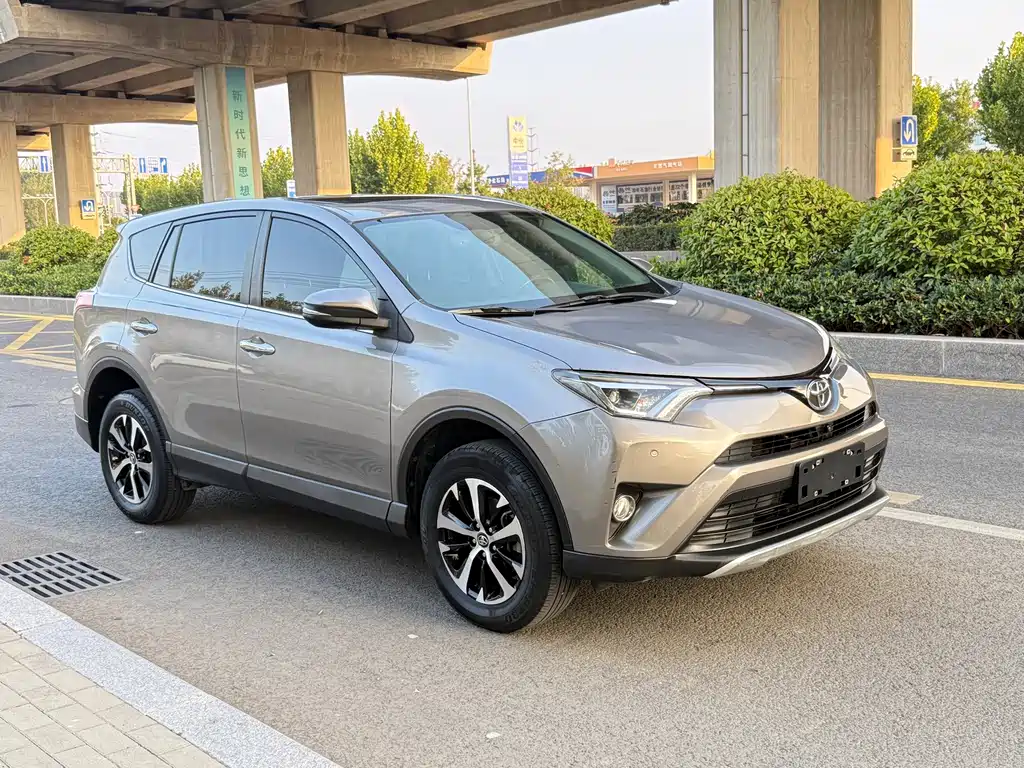Toyota RAV4 — миниатюра 7