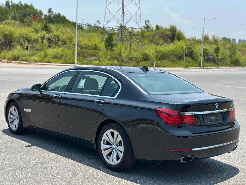 BMW 7 Series — миниатюра 7