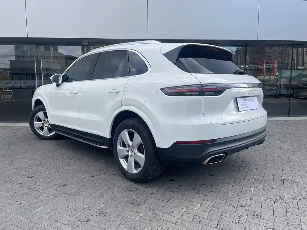 Porsche Cayenne — миниатюра 6