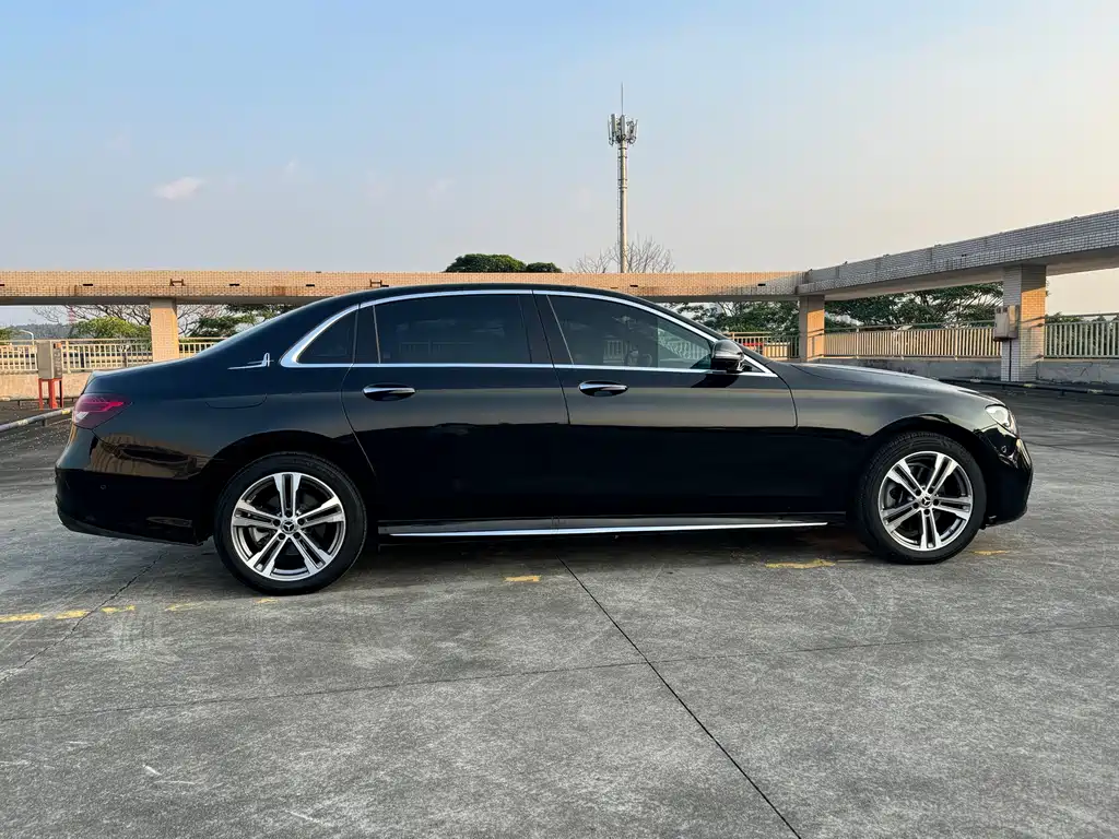 Mercedes-Benz E-Class — миниатюра 8