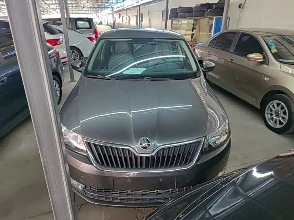 Skoda Rapid — миниатюра 3