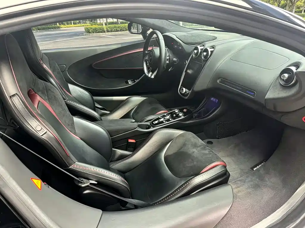 McLaren GT — миниатюра 5