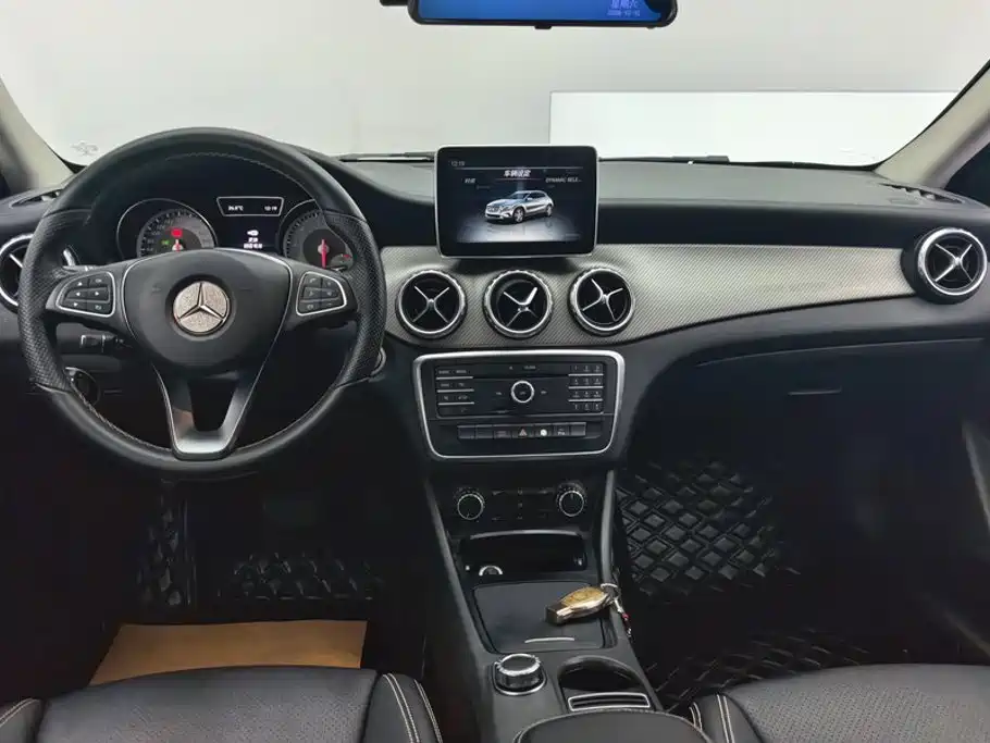 Mercedes-Benz GLA — миниатюра 12