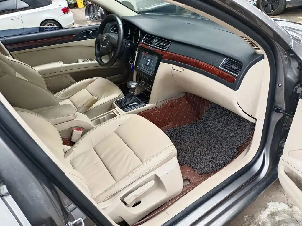 Skoda Superb — миниатюра 4